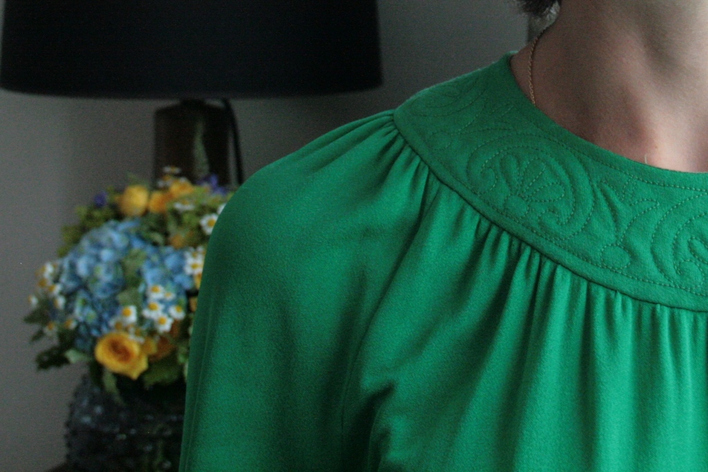Trouvaille…Robe longue 70′ en crêpe vert